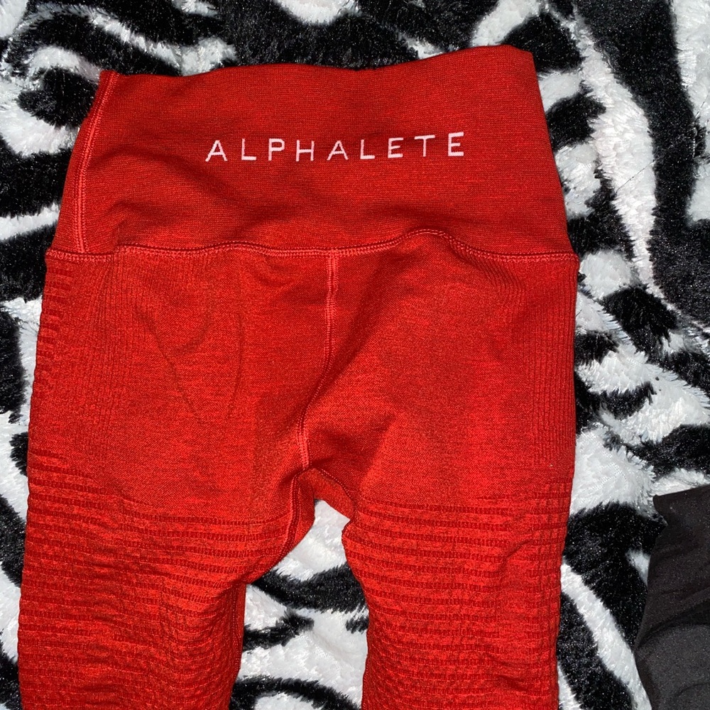 Size XS alphalete leggings. brand new and never worn, too small for me :)